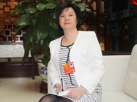 黄小玲代表: 支持醴陵陶瓷产业发展