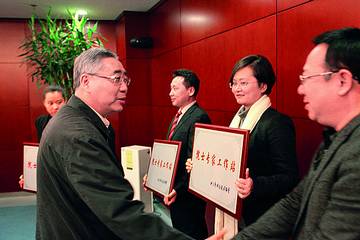 “企业院士专家工作站”授牌暨“打造科技开放合作平台,实施创新驱动发展”座谈会召开