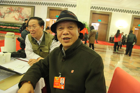 全国政协委员尼玛泽仁：加大力度打击非法传教