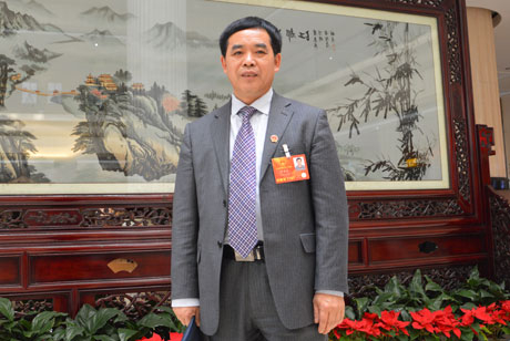 全国人大代表卢金生：别让农民工工资需要总理来讨