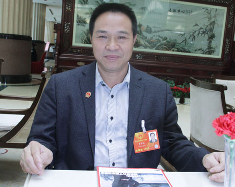 黄长林代表：推进城乡一体化，不能搞一刀切