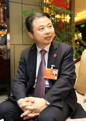 张天任代表：突破电池技术  实现节能环保