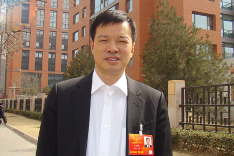 刘翔浩代表：关注粮油、食品安全