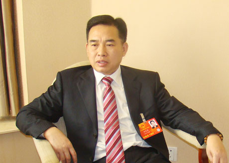 杨先龙代表：建成小康社会的重点在农村