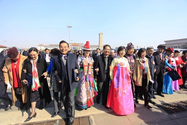 全国政协十二届四次会议闭幕