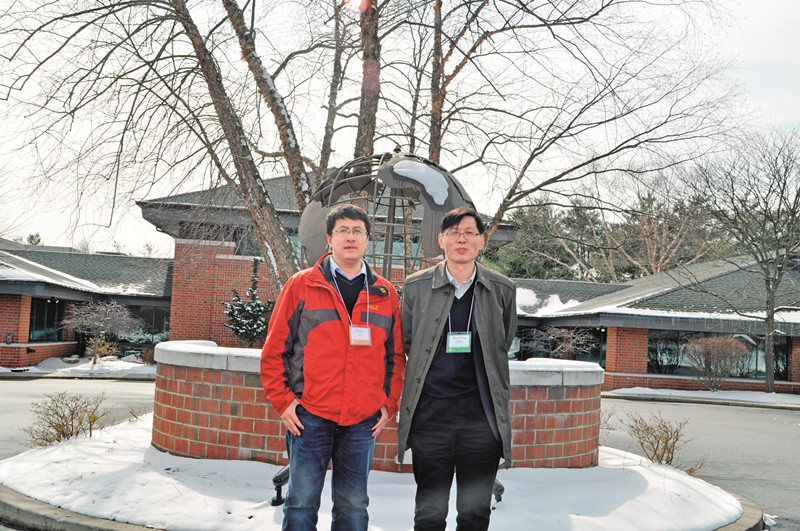 宋波教授（左）访问国际数据衍射中心ICDD.JPG