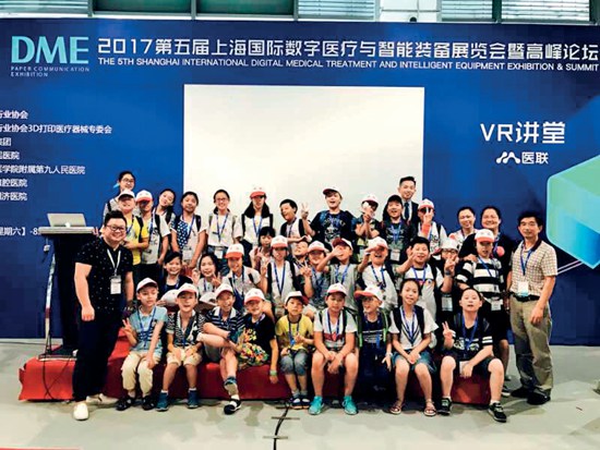 参加医疗展科普讲堂合影.jpg