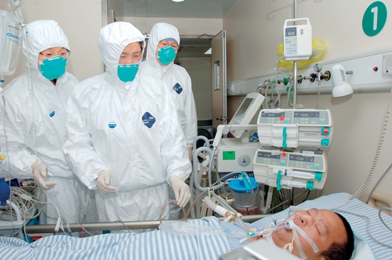 2013年2月底开始H7N9突发疫情，李兰娟院士带领团队救治H7N9禽流感病人.JPG