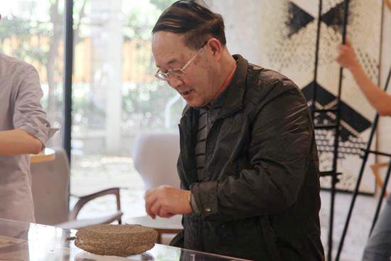 社区居民参观创意实验室.jpg 社区居民参观创意实验室.jpg