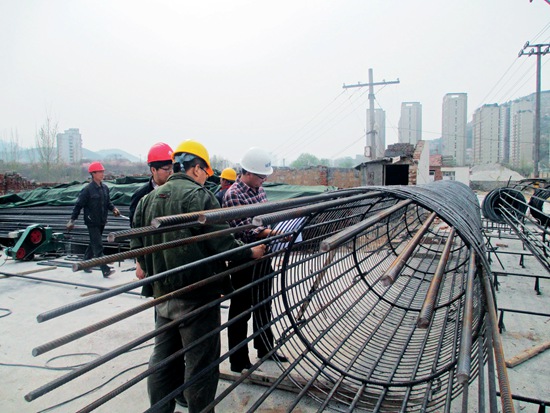 4.钢筋笼制作.jpg 4.钢筋笼制作.jpg