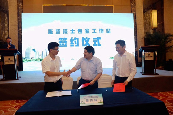 签约仪式现场.jpg 签约仪式现场.jpg