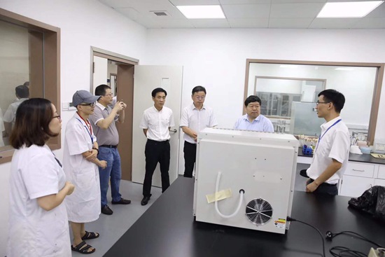 陈坚院士实地考察湖州市食品药品检验研究院.jpg 陈坚院士实地考察湖州市食品药品检验研究院.jpg