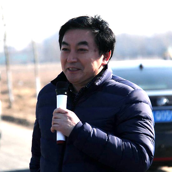 2.全国人大代表，山东省滨州畜牧兽医研究院党总支书记、院长，山东绿都生物科技有限公司核心创始人董事长沈志强介绍项目情况。.jpg