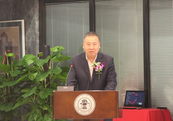 何小斌.JPG