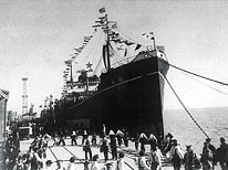 1952年10月17日天津港重新开港“长春”号首航天津港