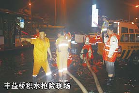 丰益桥积水抢险现场