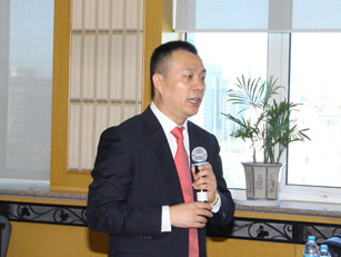 中国自动化学会研究员田捷主持研讨会