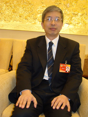 全国政协委员、中国电力科学研究院教授蔡国雄