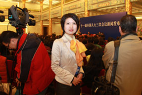 本刊记者晏黎跑两会