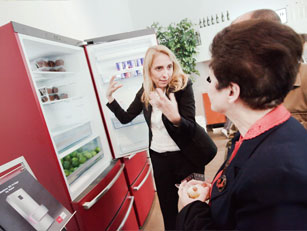 海尔意式三门冰箱在米兰T型台上“秀时尚”