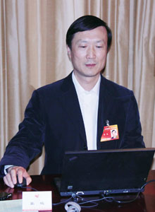 全国政协委员、民建中央秘书长兼办公厅主任张皎