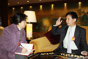 李兴浩接受本刊社长宋晖采访 邵慧力摄