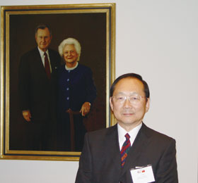 2003年李竹教授参观布什总统图书馆