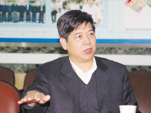 钟一尔接受本刊记者采访