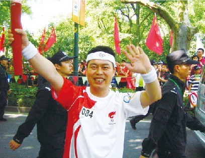 郑志恩担任2008年北京奥运会火炬手