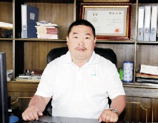 东白水村村长孙银宏