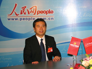 许兆君接受人民网记者现场采访
