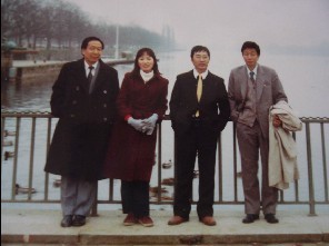 留学德国（左一为李德仁）