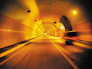 绚丽多彩的西汉高速公路隧道