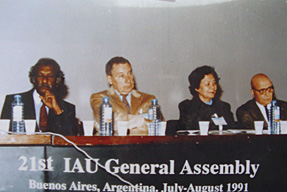 1991年国际天文学联合会大会(阿根廷布宜诺斯艾利斯)，叶叔华在主席台上
