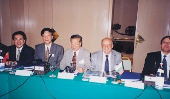 1998年在布拉格参加世界采矿大会国际组委会
