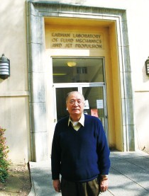 戴先生访问美国加州理工学院空气动力实验室，该实验室的首任主任是著名科学家钱学森先生。
