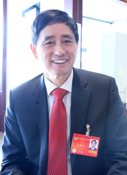 王再兴委员：要以产业来带动城镇化