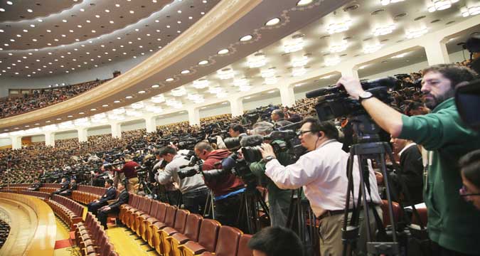 人大开幕聚焦中外媒体关注