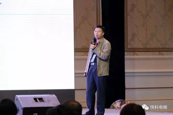赵力作“国内外电梯加装现状及电梯加装新机遇”演讲.jpg