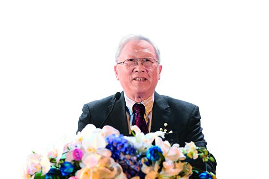 2      2017年11月24日，中国科学院院士、中国工程院院士，十届、十一届全国人大常委会副委员长路甬祥在深圳举行的2017中国创新设计大会上作报告.jpg