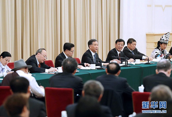 3月5日，中共中央政治局常委、国务院副总理汪洋参加十三届全国人大一次会议四川代表团的审议。 新华社记者 刘卫兵 摄.jpg