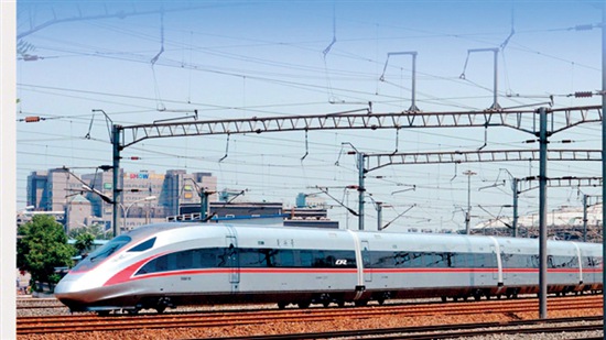 3.中国自主研发的标准动车组列车“复兴号”.jpg