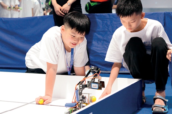 机器人综合技能比赛现场.JPG