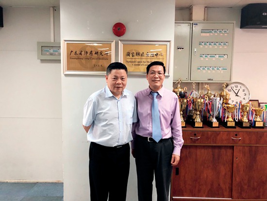 马永贤（图右）与国家肺癌质控中心主任、广东省肺癌研究所所长、著名肺癌专家吴一龙教授（图左）合影.jpg