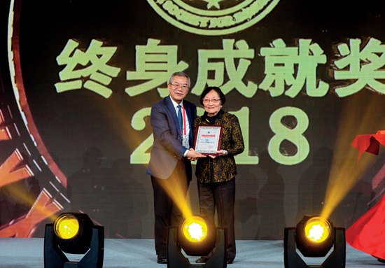 2018年闻玉梅获第八届免疫学会终身成就奖 杨光摄.jpg