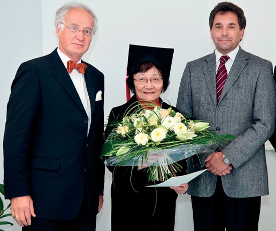 闻玉梅院士获德国名誉博士学位.jpg